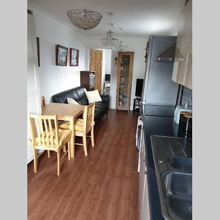 A Home Away From Home With A Big Welcome Erith Exterior photo