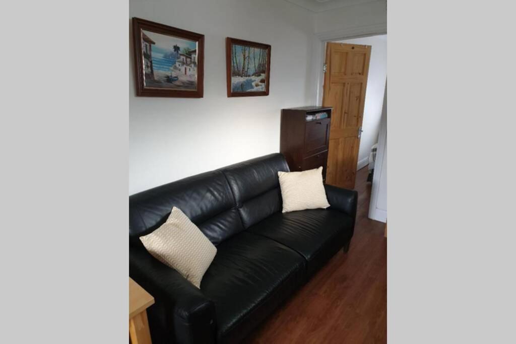 A Home Away From Home With A Big Welcome Erith Exterior photo