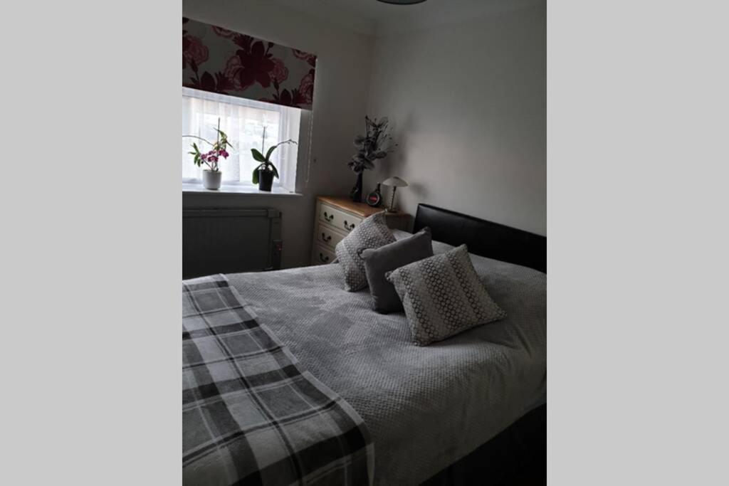 A Home Away From Home With A Big Welcome Erith Exterior photo